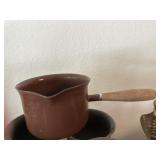 Wooden handle enamel pouring pan