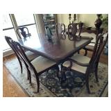 Beautiful table w/chairs