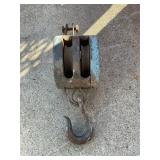 Double pulley with hook