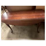Table w Drop leaf sides