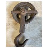 Cast iron pulley with hook