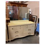 Kroehler dresser with mirror &6 drawers