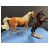 2 Horse Statues