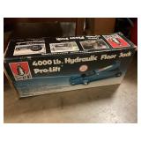 4000 pound hydraulic floor jack NIB