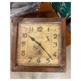 Vintage New Haven Wind-up clock w/ keys