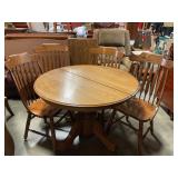 Table w/pedestal, 2 leaves & 4 wood chairs