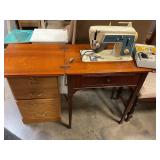 Singer zigzag sewing machine 638 in cabinet