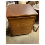 Side table w pull out