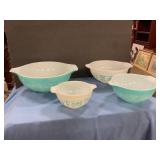 Pyrex bowl set, large bowl is a misprint