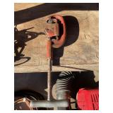 Pipe cutter