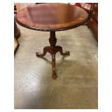 Table w ball & claw feet 29ï¿½ top