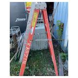 5ï¿½ Fiberglass step ladder