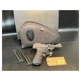 Browning Target Buck Mark 22LR 3mags,case
