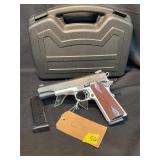Taurus PT 1911 Pis 45 acp 2mags & case