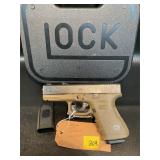 Glock 19 Pistol 9x19 W/case