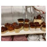 Two-tone tea& cup set with extras