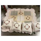 Coverlettte with 4 decorative pillows