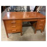 Wood desk 60ï¿½ x 34ï¿½ x 31ï¿½ tall