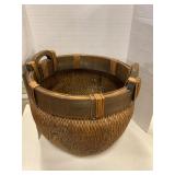 Vintage Chinese woven Willow basket 16ï¿½ diameter