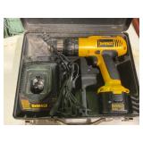 Dewalt battery drill with battery & charger w case