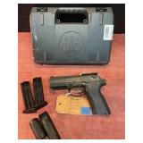 Beretta Px4Storm pistol 9mm 2mags In Case