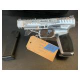 Canik rival 9x19 pis.in case ,2 mags, with extras