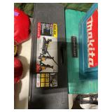 Blackjack 2 1/4 ton jack with two stands