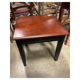 Side table 22ï¿½ x 22ï¿½ x 21ï¿½