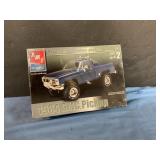 GMC Pickup 1984 model kit NEW