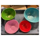 Plastic bowls 4 pieces