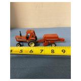 Heston 950 tractor with square bailer