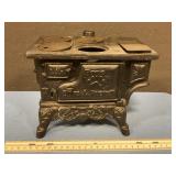 Boydï¿½s Bears & Friends Cast iron stove