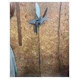 Metal bird garden sculpture spins&rotates 65ï¿½ tall