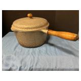 Griswold hammered 3qrt pot w/lid