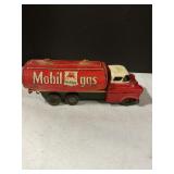 Antique Mobil Gas Truck