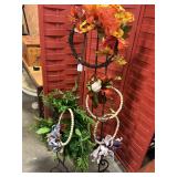 Lot of 5 Wreaths only Easel is lot #170