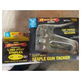 Arrow staple gun with staples