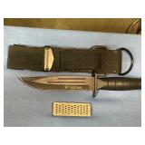 Smith & Wesson Knife with sheath and sharpener 6'