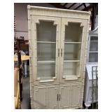 Thomasville  hutch missing glass in one door