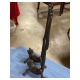 Frog paper towel holder