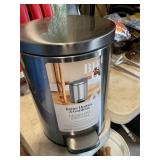 Mini trash can