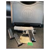 Sig Sauer 1911 Pis 45ACP 2magazines &case