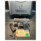 Taurus GX4 Pis. 9x19 2 magazines &Case