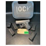 Glock 26 Pistol 9mm 5magazines &Case