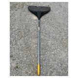 Wide leaf rake