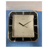 Seiko Quartz battery operated wall clock