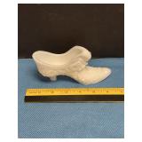 Daisy button cat Milk glass slipper w/ chip