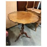 Pedestal Chippendale style side table 26ï¿½ x 27ï¿½