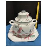 Mikasa ï¿½silk patternï¿½ lidded tureen set