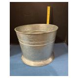 Metal planter